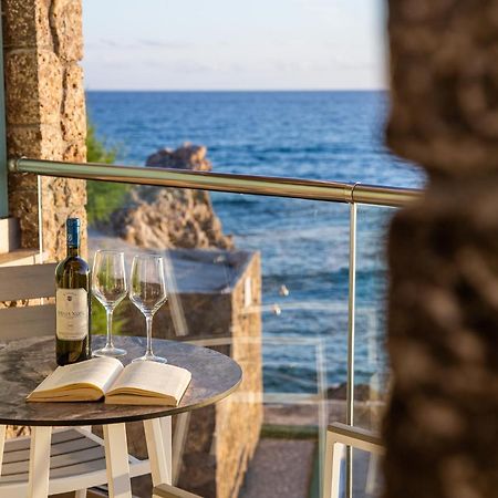 Black Rocks Family, Luxury Seafront Beach Maisonette アギオス・ゴルディオス エクステリア 写真