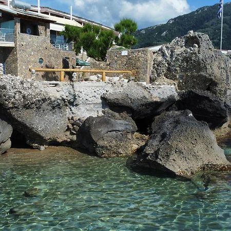 Black Rocks Family, Luxury Seafront Beach Maisonette アギオス・ゴルディオス エクステリア 写真