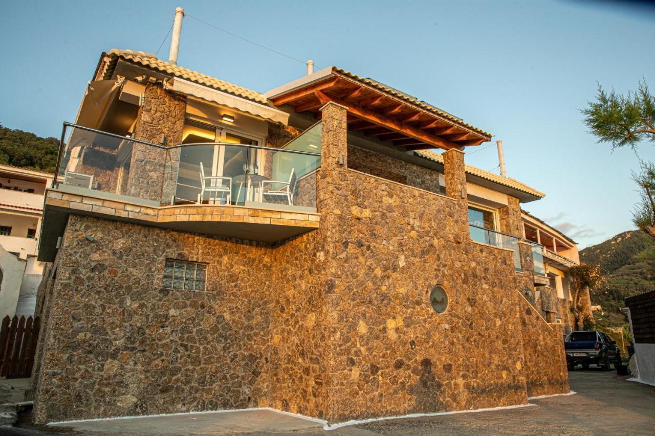 Black Rocks Family, Luxury Seafront Beach Maisonette アギオス・ゴルディオス エクステリア 写真