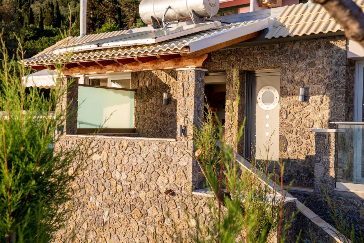 Black Rocks Family, Luxury Seafront Beach Maisonette アギオス・ゴルディオス エクステリア 写真
