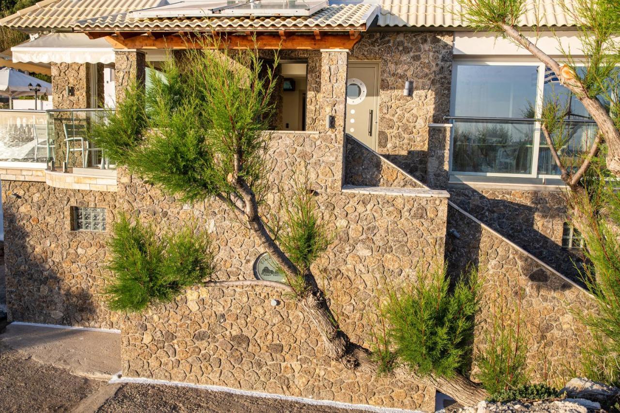 Black Rocks Family, Luxury Seafront Beach Maisonette アギオス・ゴルディオス エクステリア 写真