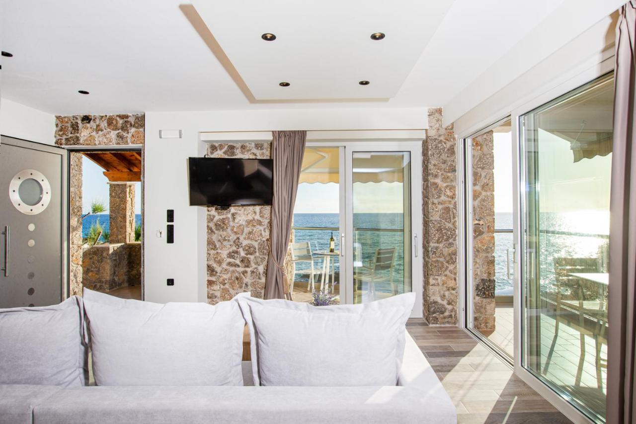 Black Rocks Family, Luxury Seafront Beach Maisonette アギオス・ゴルディオス エクステリア 写真