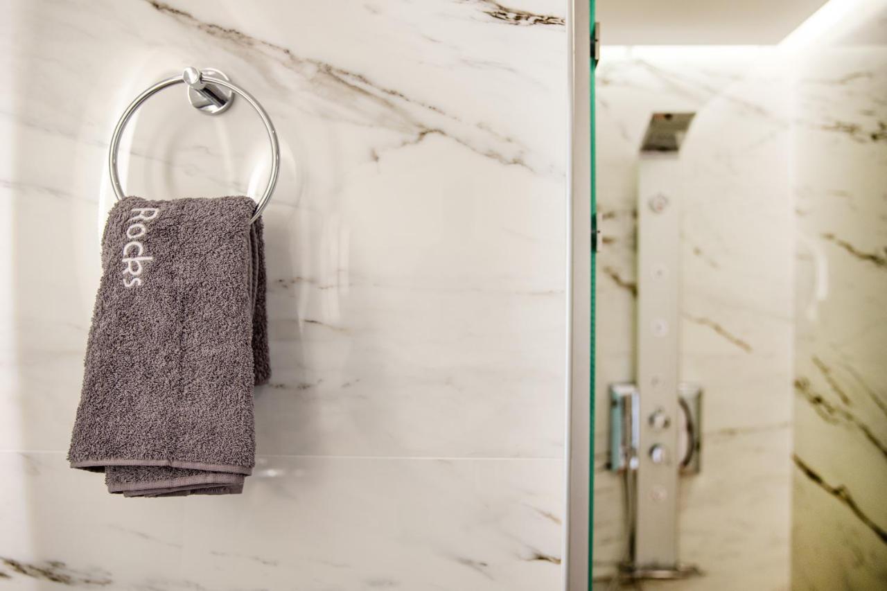 Black Rocks Family, Luxury Seafront Beach Maisonette アギオス・ゴルディオス エクステリア 写真