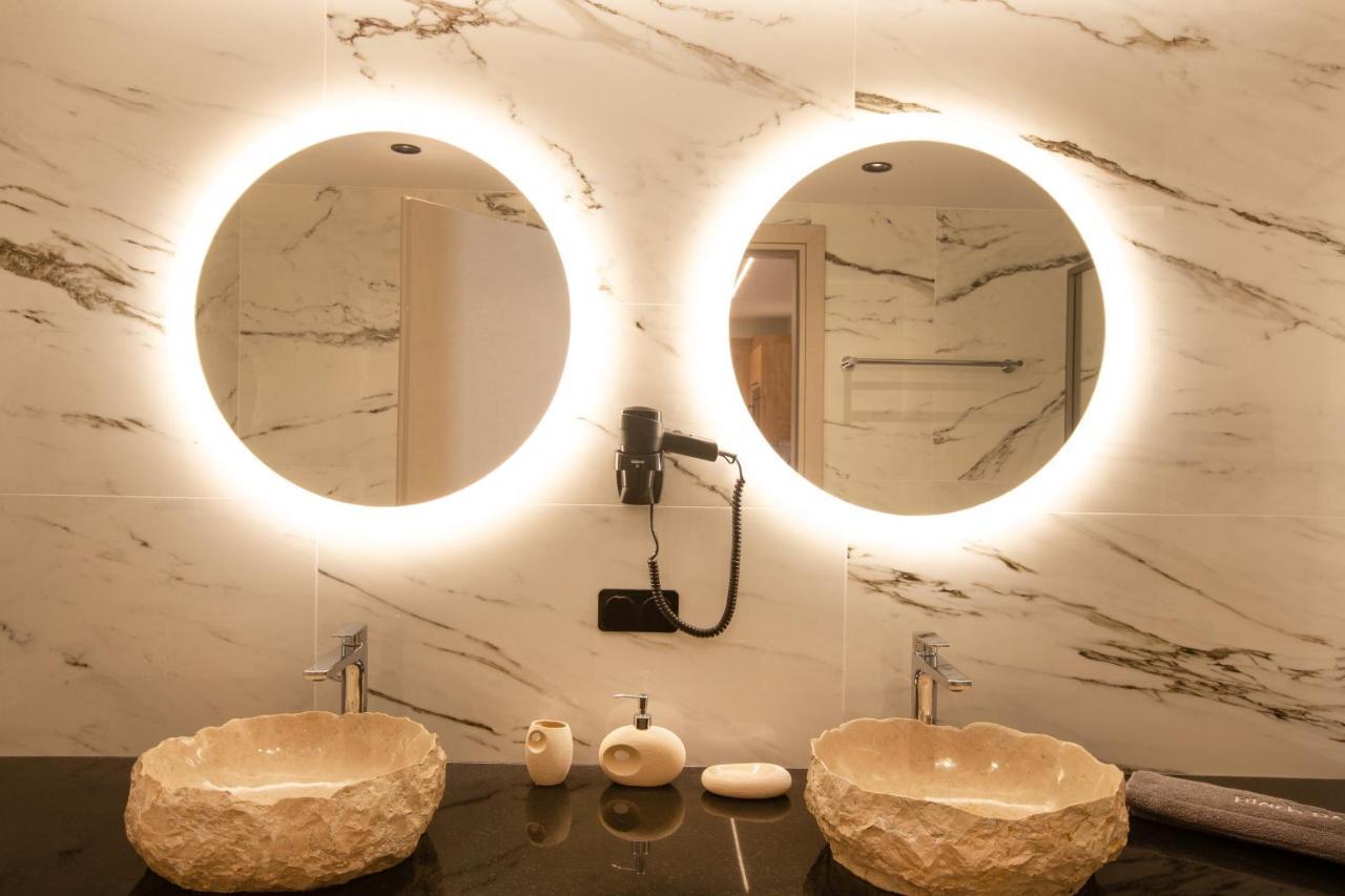 Black Rocks Family, Luxury Seafront Beach Maisonette アギオス・ゴルディオス エクステリア 写真