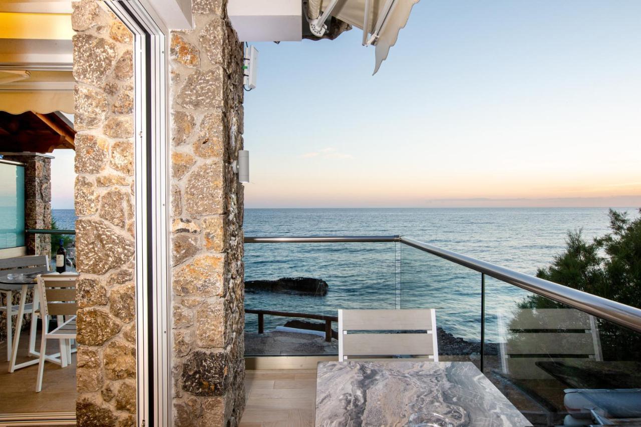 Black Rocks Family, Luxury Seafront Beach Maisonette アギオス・ゴルディオス エクステリア 写真