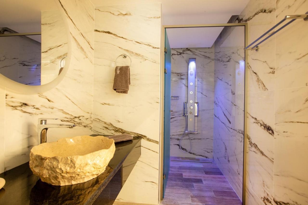 Black Rocks Family, Luxury Seafront Beach Maisonette アギオス・ゴルディオス エクステリア 写真