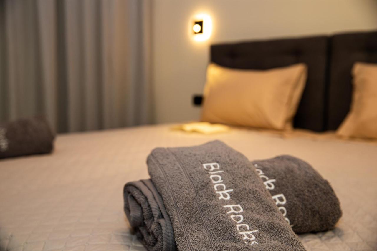 Black Rocks Family, Luxury Seafront Beach Maisonette アギオス・ゴルディオス エクステリア 写真