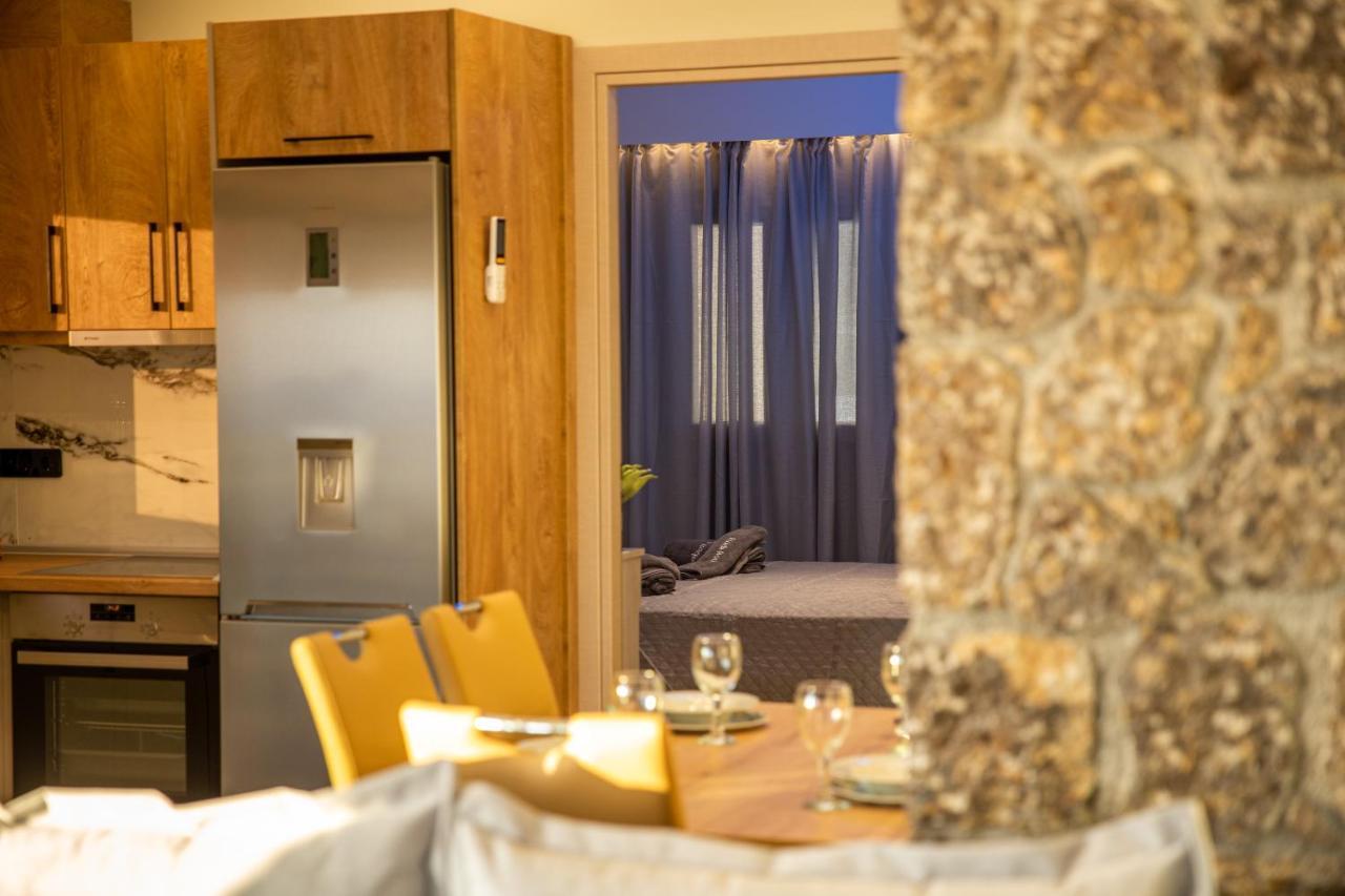 Black Rocks Family, Luxury Seafront Beach Maisonette アギオス・ゴルディオス エクステリア 写真