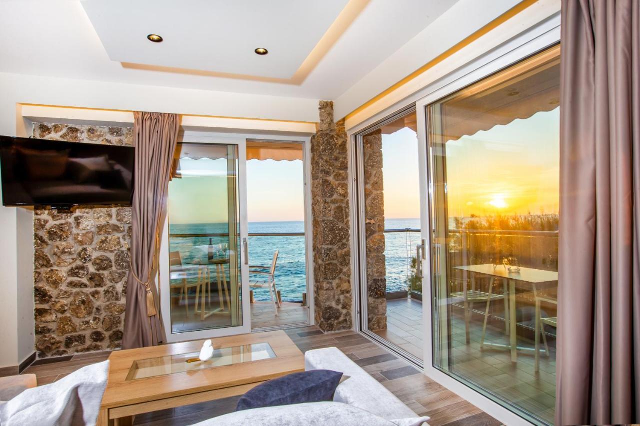 Black Rocks Family, Luxury Seafront Beach Maisonette アギオス・ゴルディオス エクステリア 写真